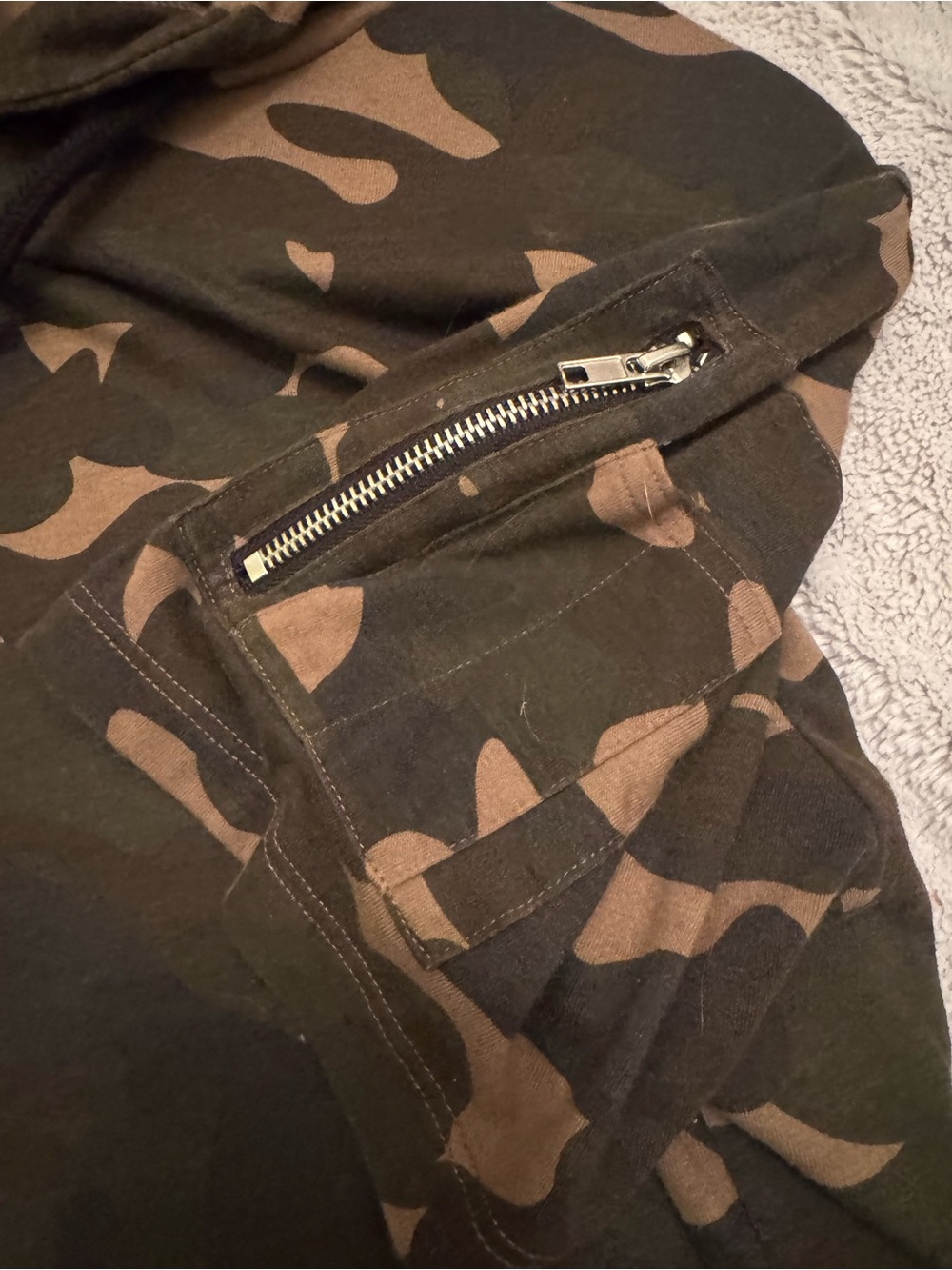Forever 21 Men Camo Short Sleeve Hoodie Utility Pocket Brown Black XL‎ - Picture 6 of 9